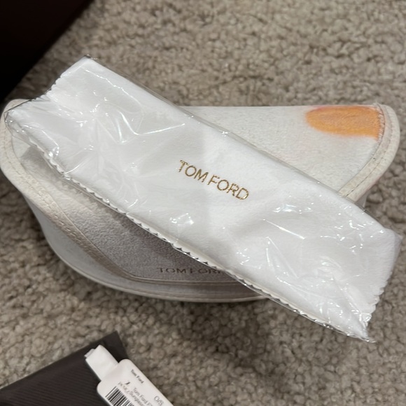 Tom Ford NWT FT0578 Injected Sunglasses black and gold. - Picture 5 of 7